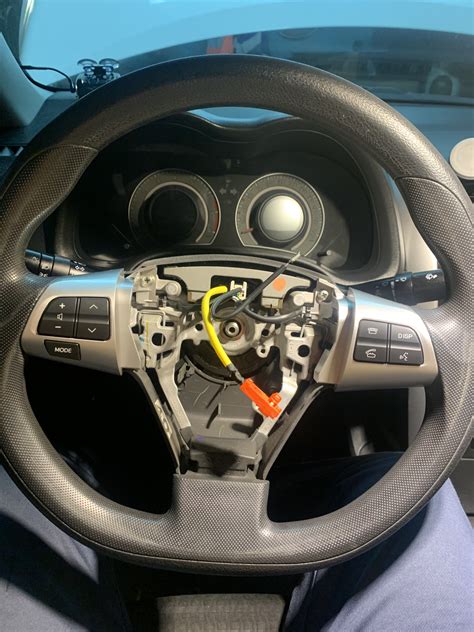 Установка кнопок на руле+шлейф — Toyota Corolla (140/150), 1,6 л, 2012 ...