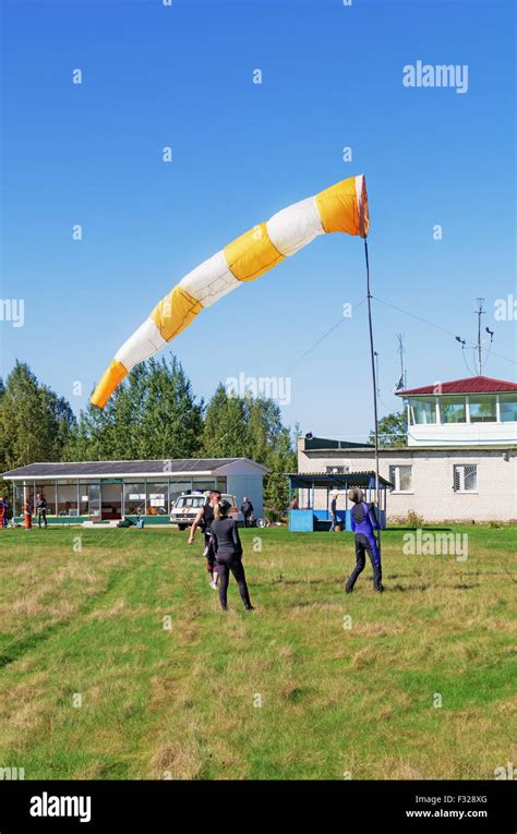 Gestreifte Fallschirme Fotos Und Bildmaterial In Hoher Aufl Sung Alamy