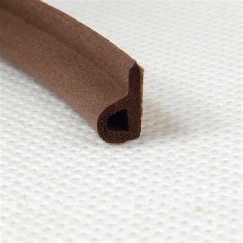 Уплотнители для дверей: виды уплотнителей и способы их установки