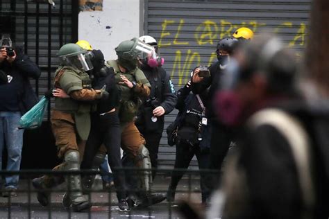 Balance de Carabineros tras desmanes en Día del Trabajador 16