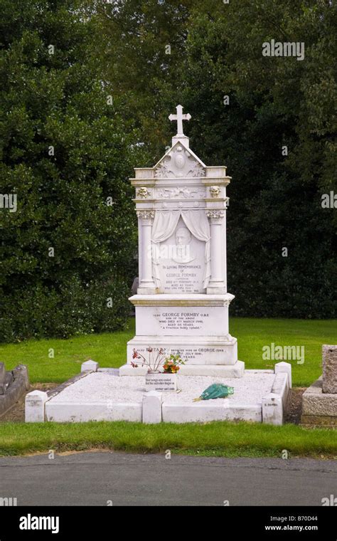 George formby grave hi-res stock photography and images - Alamy