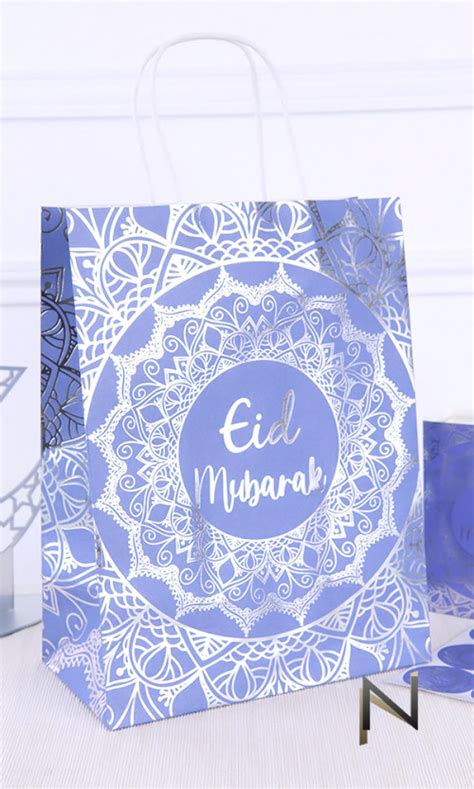 Sac cadeau en papier Eid Mubarak bleu nuit avec décorations argentées