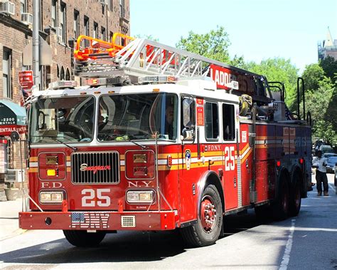 L025l Fdny Ladder 25 Upper West Side New York City Flickr