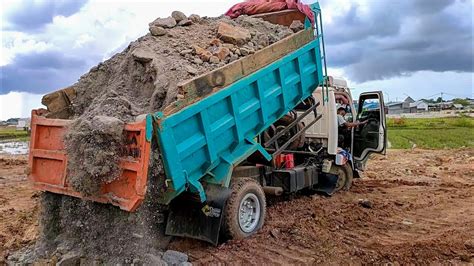 Mobil Dump Truk Jomplang Muatan Tanah Full Bak Truk Isuzu Elf YouTube