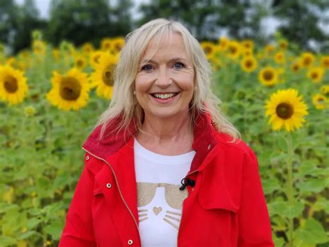 Carol Kirkwood Bikini Pictures Hot Sexy Livinlavidalowcarb