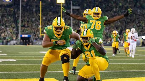 Oregon Ducks Offensive Line Named Joe Moore Award Semifinalists Best