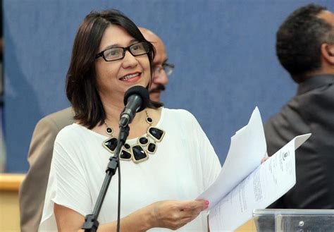 Luiza Ribeiro solicita reparos em estrada vicinal Câmara Municipal de