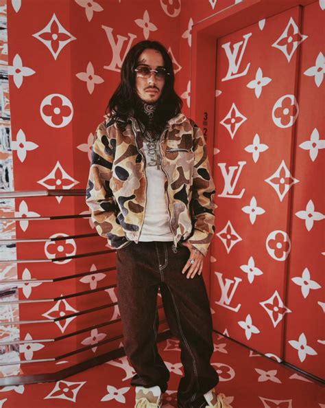 YUNG XAVI Releases “NAKED” featuring MIA SNOW - Skope Entertainment Inc