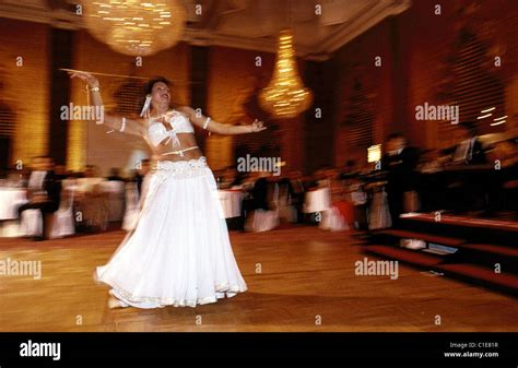 Egypt Belly Dancer Hi Res Stock Photography And Images Alamy