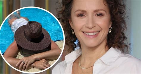 Monika Mrozowska zachwyca figurą w bikini Cztery porody i takie ciało Kobieta w INTERIA PL