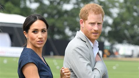 Meghan Markle Enfreint Le Protocole Royal En Embrassant Le Prince Harry