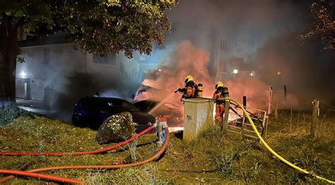 F Llanden Zh Autobrand Fordert Hohen Sachschaden Polizeinews Ch