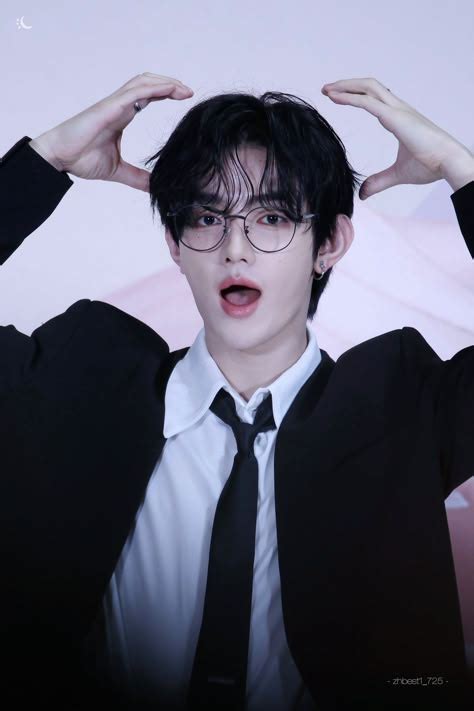 Pin By Gisellelvr On Pins By You Hanbin Cute Gay Body Outfit