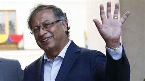 Gustavo Petro Gobierno colombiano sube el salario mínimo en 12 para