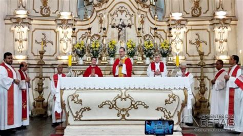 SOLENIDADE RELIGIOSA ACOLHE PADRE JÚNIOR CÉSAR COMO VIGÁRIO DA PARÓQUIA