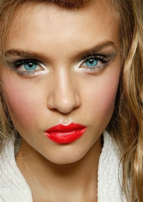 22 Sexy Christmas Makeup Ideas To Try Styleoholic