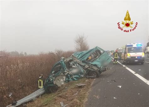 Tragico Incidente Sull Autostrada A Muore Ragazza Di Anni