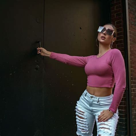 Hot Sexy Leenda Lucia Bikini Pics