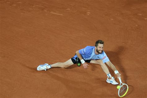 Roland Garros Corentin Moutet Limin Par Jannik Sinner Ons Jabeur