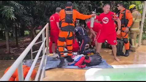 Vídeo Menino de 2 anos morreu afogado em piscina de condomínio no