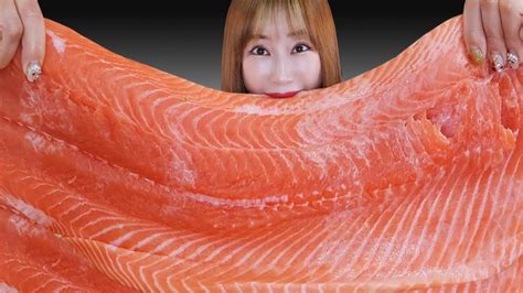 연어 이불 2kg 통연어 먹방 Whole Salmon Sashimi Eating Sounds Mukbang Youtube