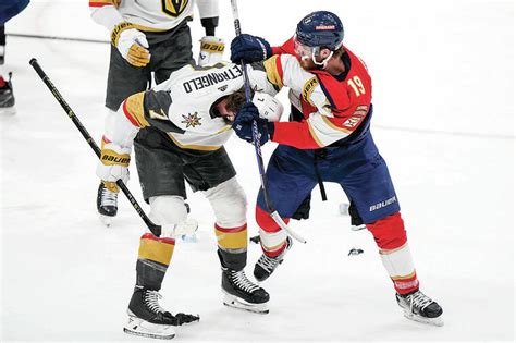 Vegas Golden Knights Hold Off Florida Panthers 3 2 Move Win From