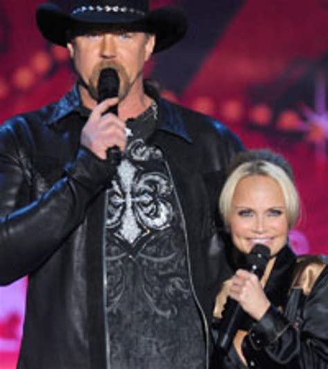 Trace Adkins Kristin Chenoweth Return To Co Host The Acas