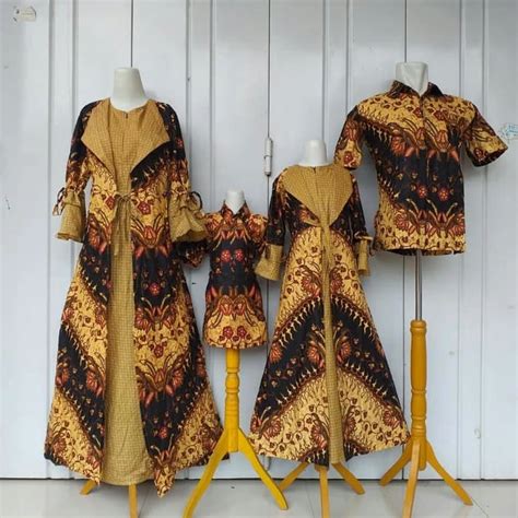 Tips Menjahit Baju Sarimbit Batik Untuk Keluarga Atau Seragam Toko