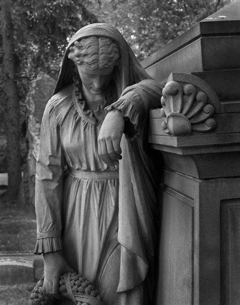 Visitor Information and Services for Lake View Cemetery 8