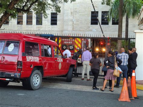 Fotos | Reportan incendio en el Ministerio de Educación, ubicado en la