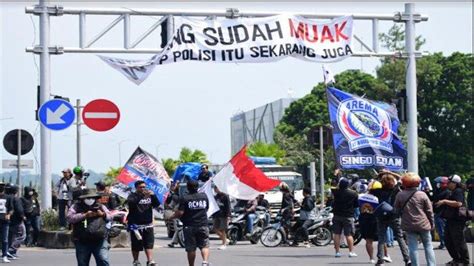 Foto Aksi Aremania Dan Video Aksi Konvoi Hitam Tragedi Kanjuruhan Di