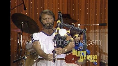 Glen Campbell Plays Bagpipes On Mull Of Kintyre 1981 Reelin In