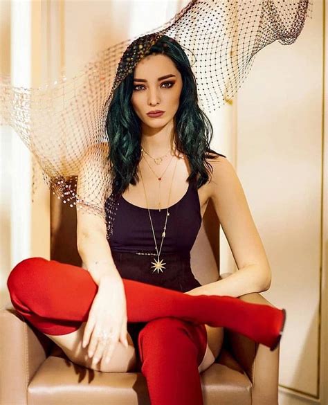 Emma Dumont Of Pics Hd Phone Wallpaper Pxfuel