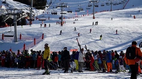 Trop De Monde Au Ski La Question De Quotas Dans Les Stations N Est