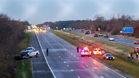 Long Island Expressway Reopens In Yaphank After 4 Vehicle Crash One Driver Flees On Foot Newsday