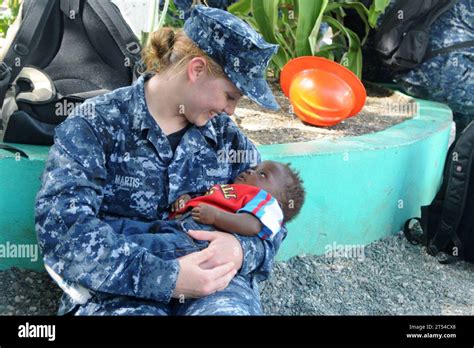 Continuing Promise 2010 Haiti PORT DE PAIX USS IWO JIMA Stock Photo