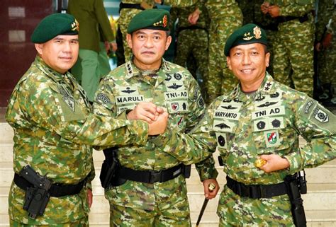 Pangkostrad Pimpin Upacara Sertijab Pangdivif Kostrad Suara Jelata