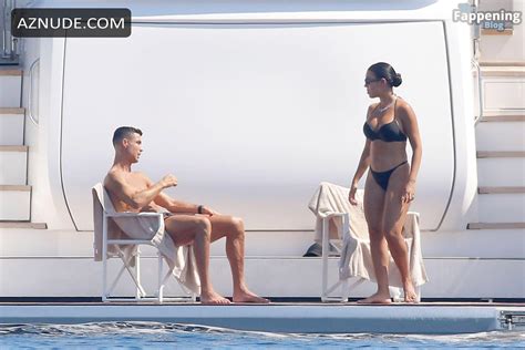 Georgina Rodriguez Sexy Seen With Cristiano Ronaldo Showing Off Her Sizzling Bikini Body On A