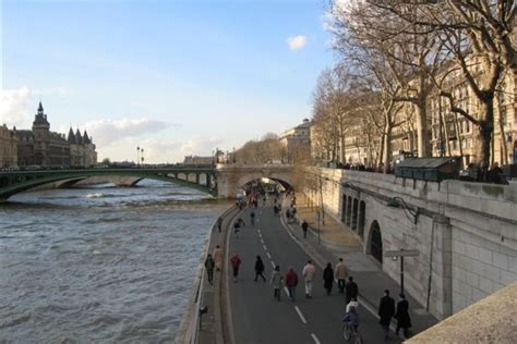 Les Quais De Seine