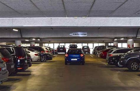 Parcheggio Auto Legale Bloccare Un Posto A Piedi Cosa Dice La Legge