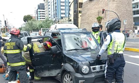 Quito Al Menos Una Docena De Accidentes En Feriado