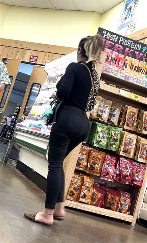 Insane Milf Booty At TJ Video Spandex Leggings Yoga Pants Forum
