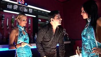 Blonde Und Br Nette Milfs Begl Cken Ihren Kunden Bei Einem Hei En Dreier Xvideos