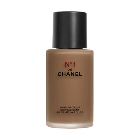 N1 DE CHANEL REVITALIZING FOUNDATION Illuminates Moisturizes