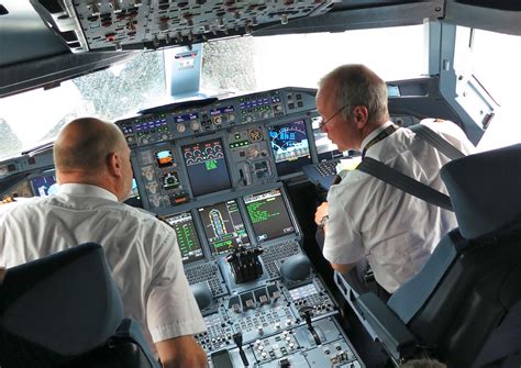 Airbus A380 Cockpit Tour