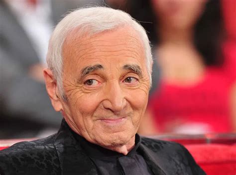 L enfoiré ce célèbre humoriste s en prend à Charles Aznavour un an