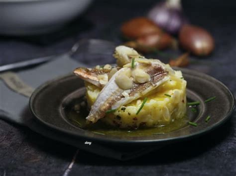 Filets de grondin écrasée de pommes de terre et beurre aux amandes