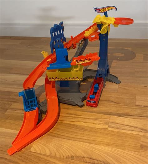 Pista Cidade Em Chamas Hot Wheels Brinquedo Mattel Usado Enjoei