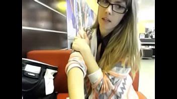 parpadeando en el café XVIDEOS