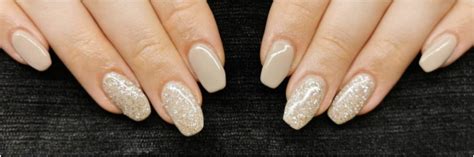 Gelnägel Beige Braun Nude